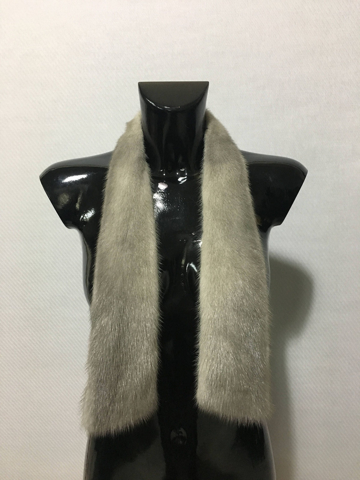 Natural Silver Min Fur Collar
