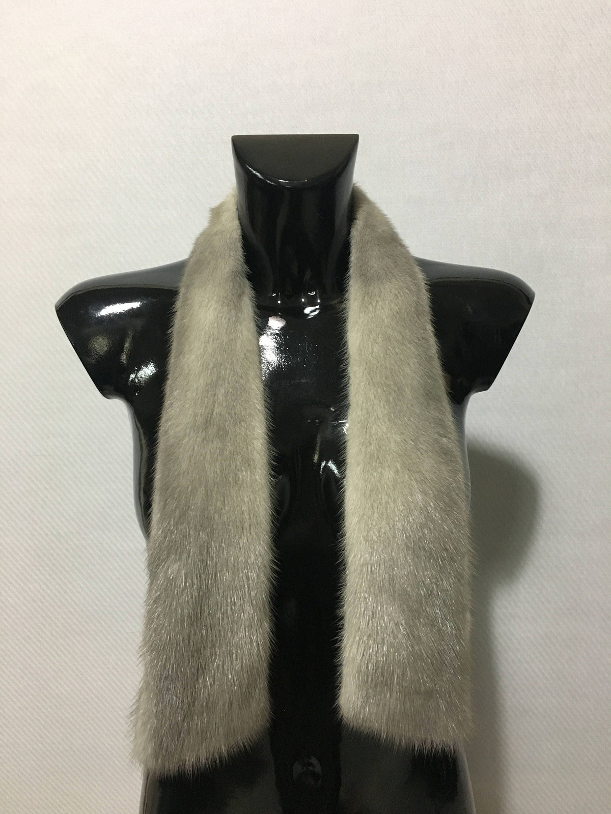 Natural Silver Min Fur Collar