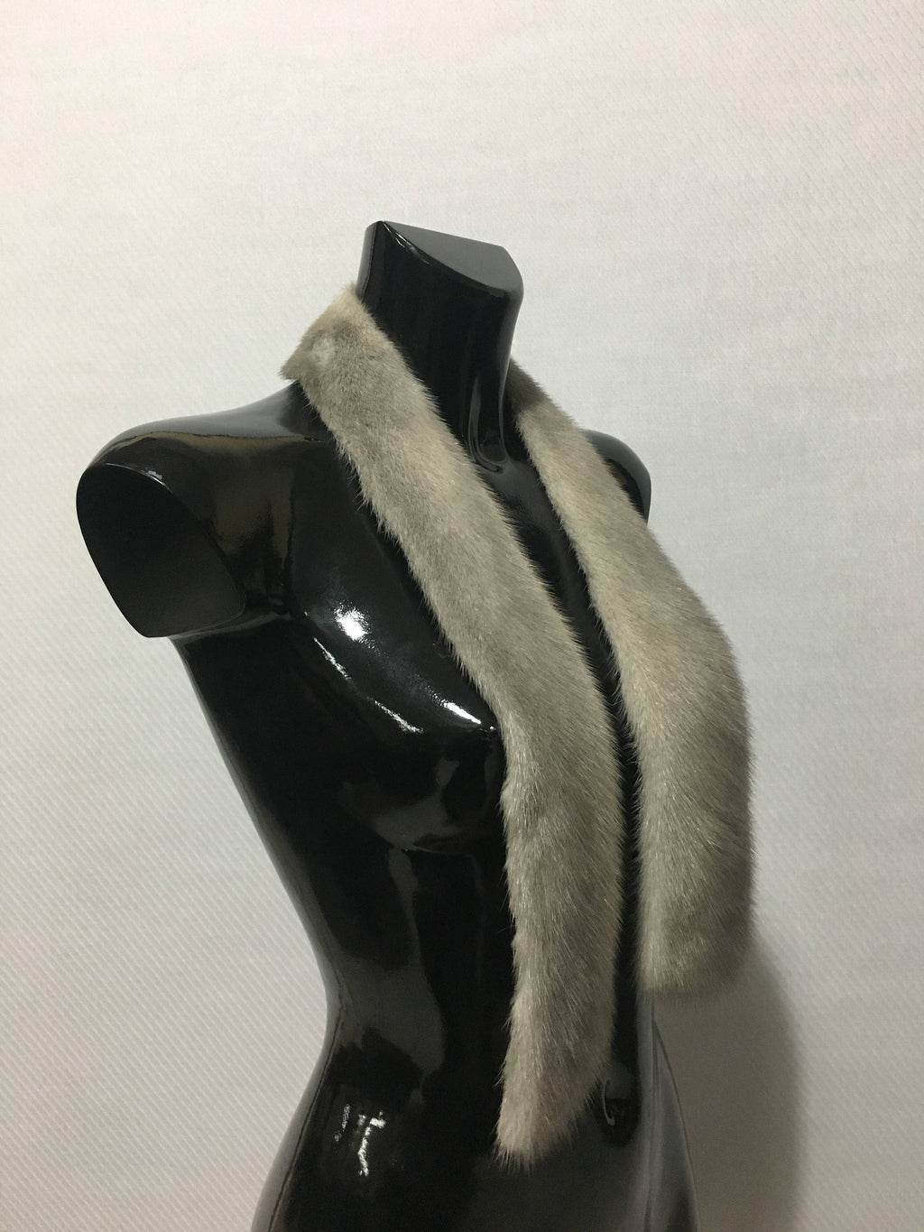 Natural Silver Min Fur Collar