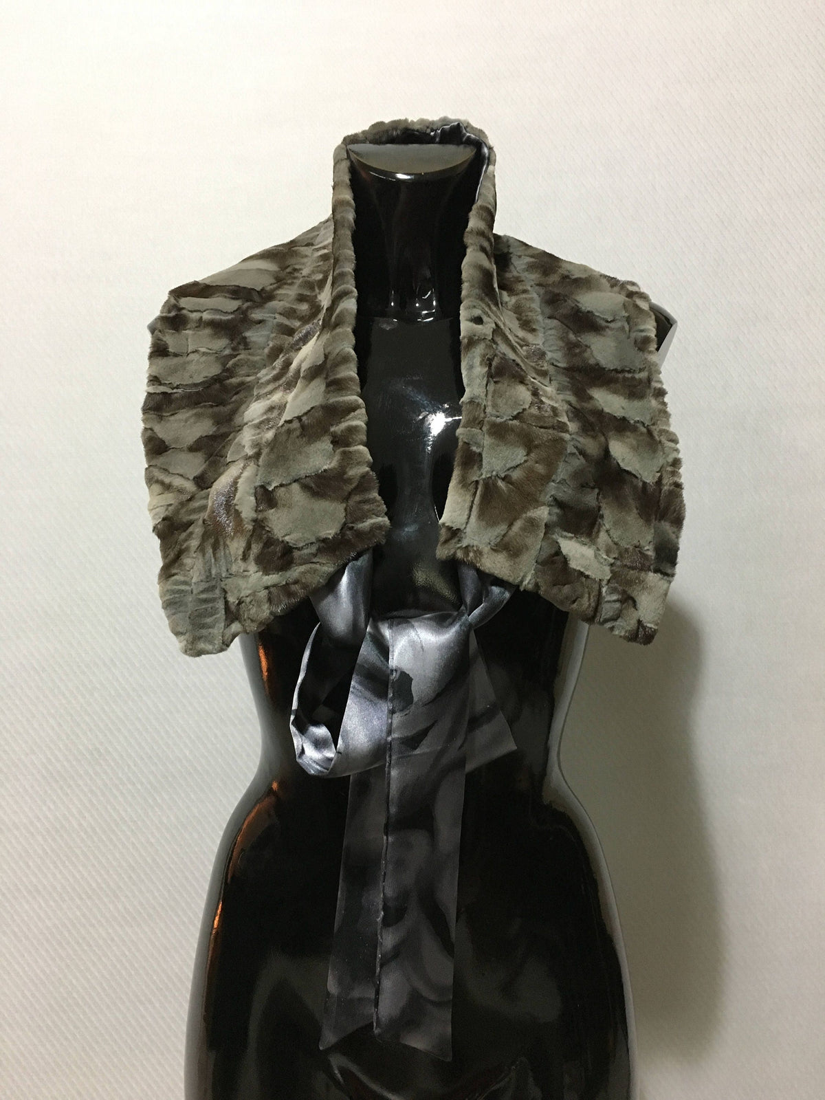 Beautiful Natural Gray Mink Fur Collar Etol