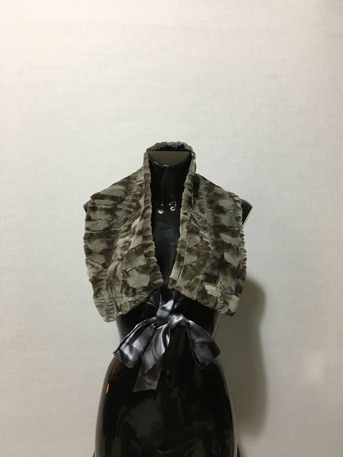 Beautiful Natural Gray Mink Fur Collar Etol