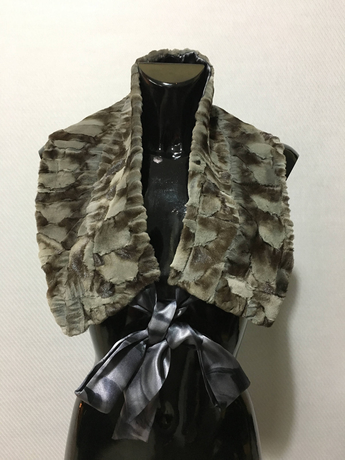 Beautiful Natural Gray Mink Fur Collar Etol
