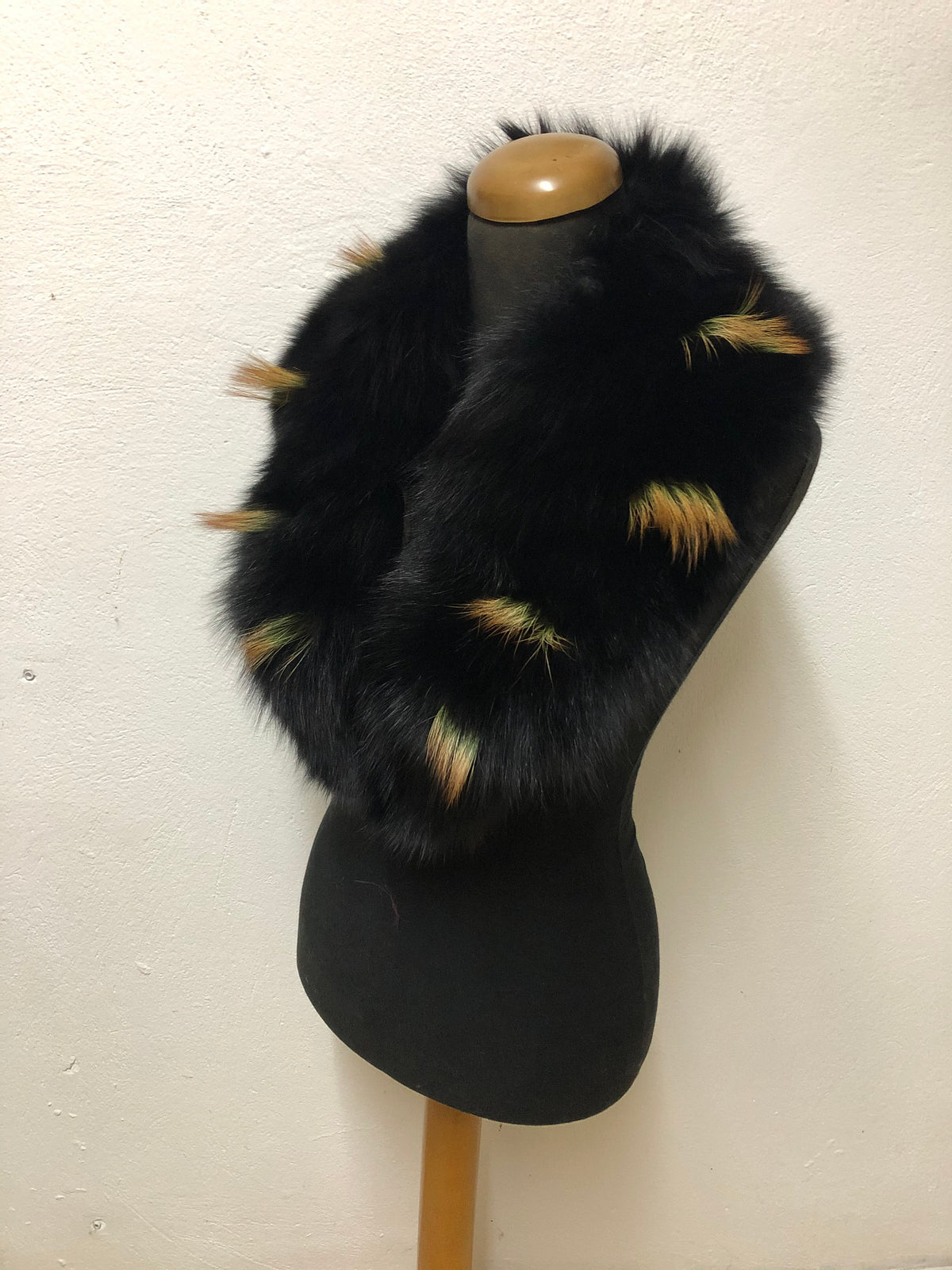 Stylish  Fox Fur Collar, Black Fur collar,Fur scarf, Coat Collar , Winter Collar, women collar, detachable fur collar for coats