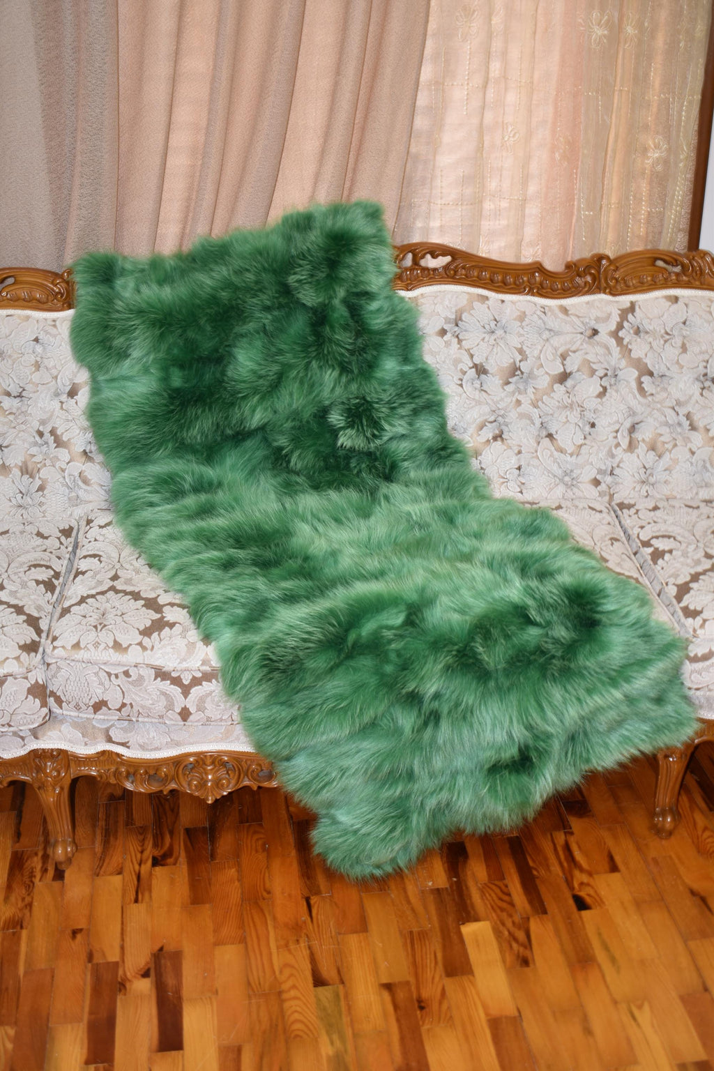 Fluffy Green Fox Fur Blanket: Luxurious Fur Rug, Velvet Lining