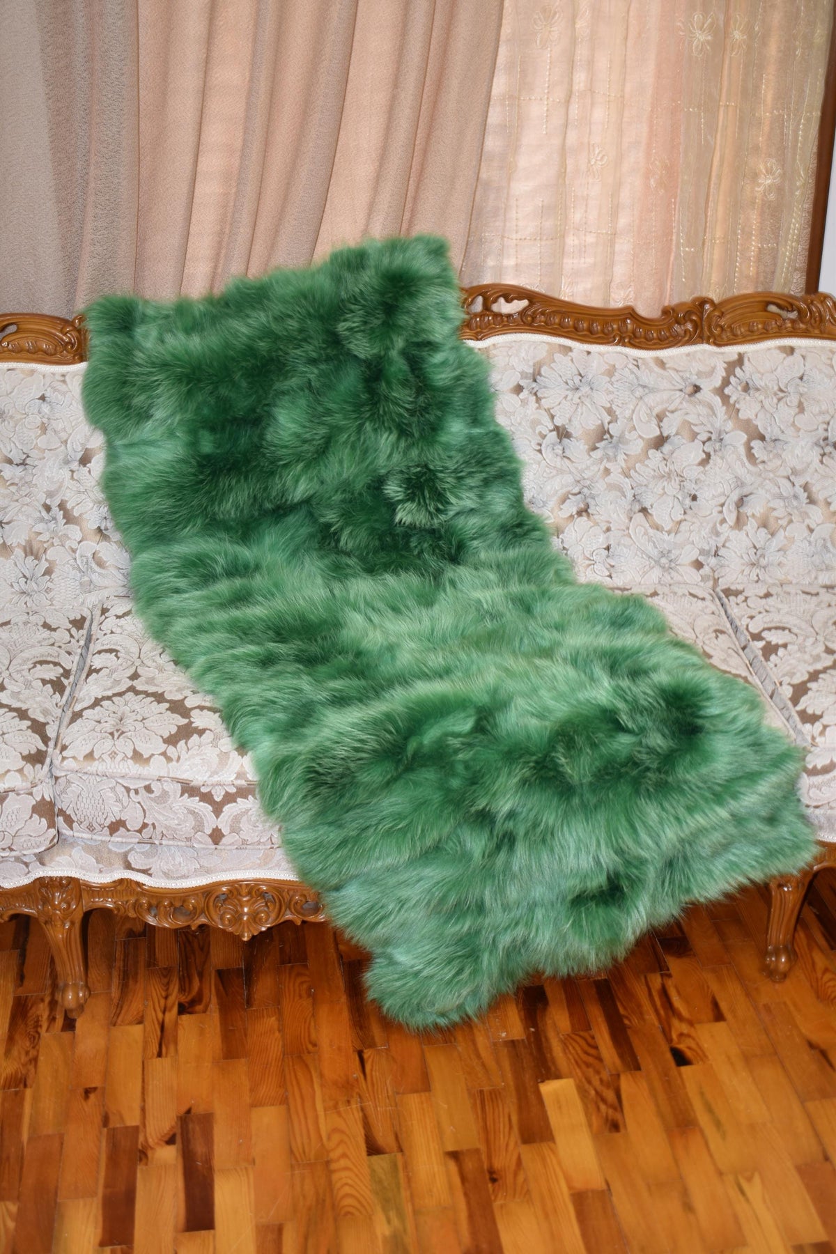 Fluffy Green Fox Fur Blanket: Luxurious Fur Rug, Velvet Lining