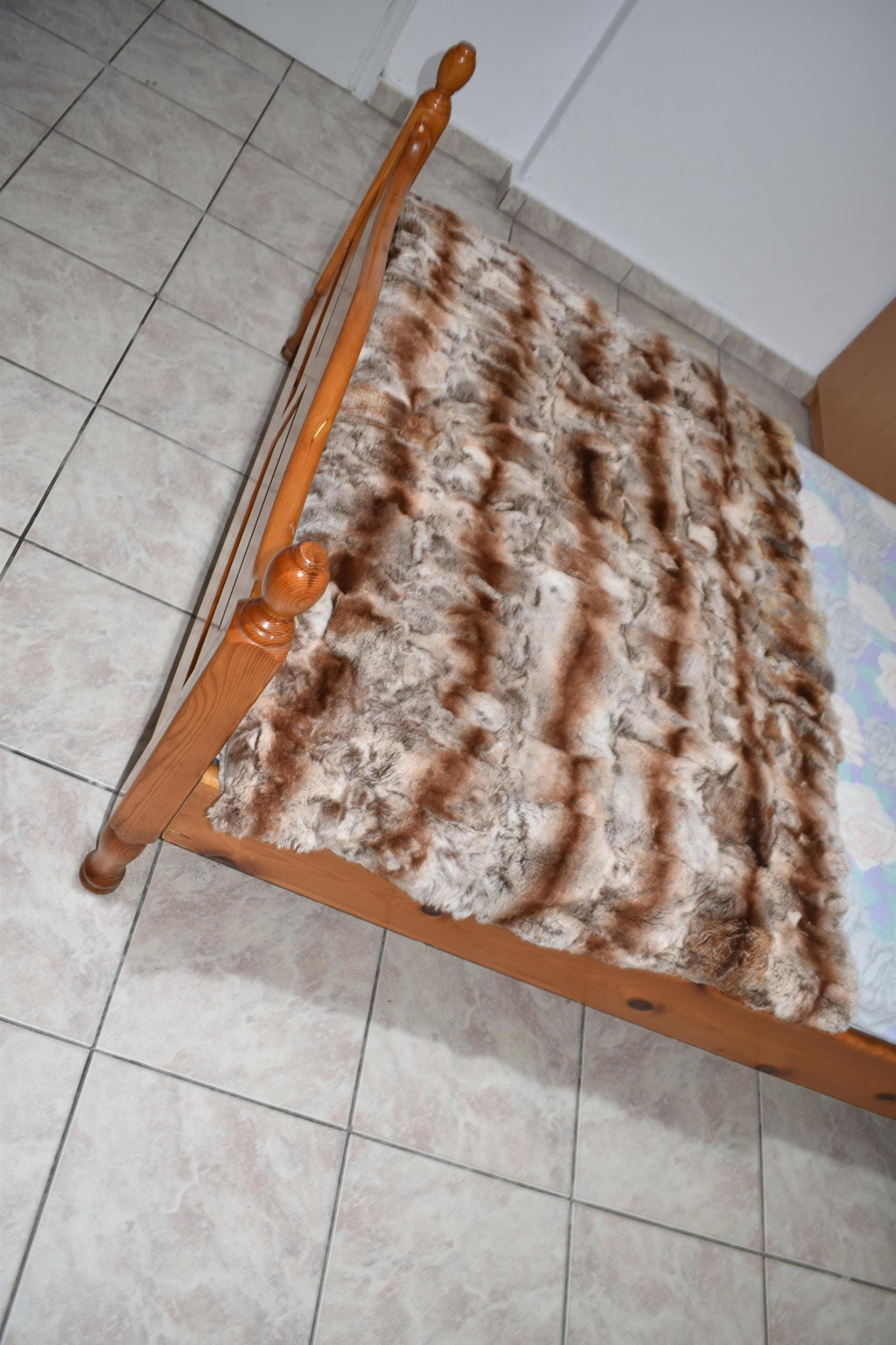 Luxury Rex Rabbit Fur Blanket: Cozy Beige Brown Throw