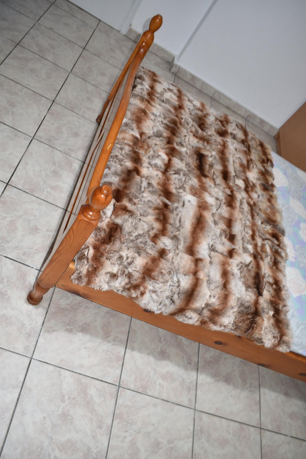 Luxury Rex Rabbit Fur Blanket: Cozy Beige Brown Throw