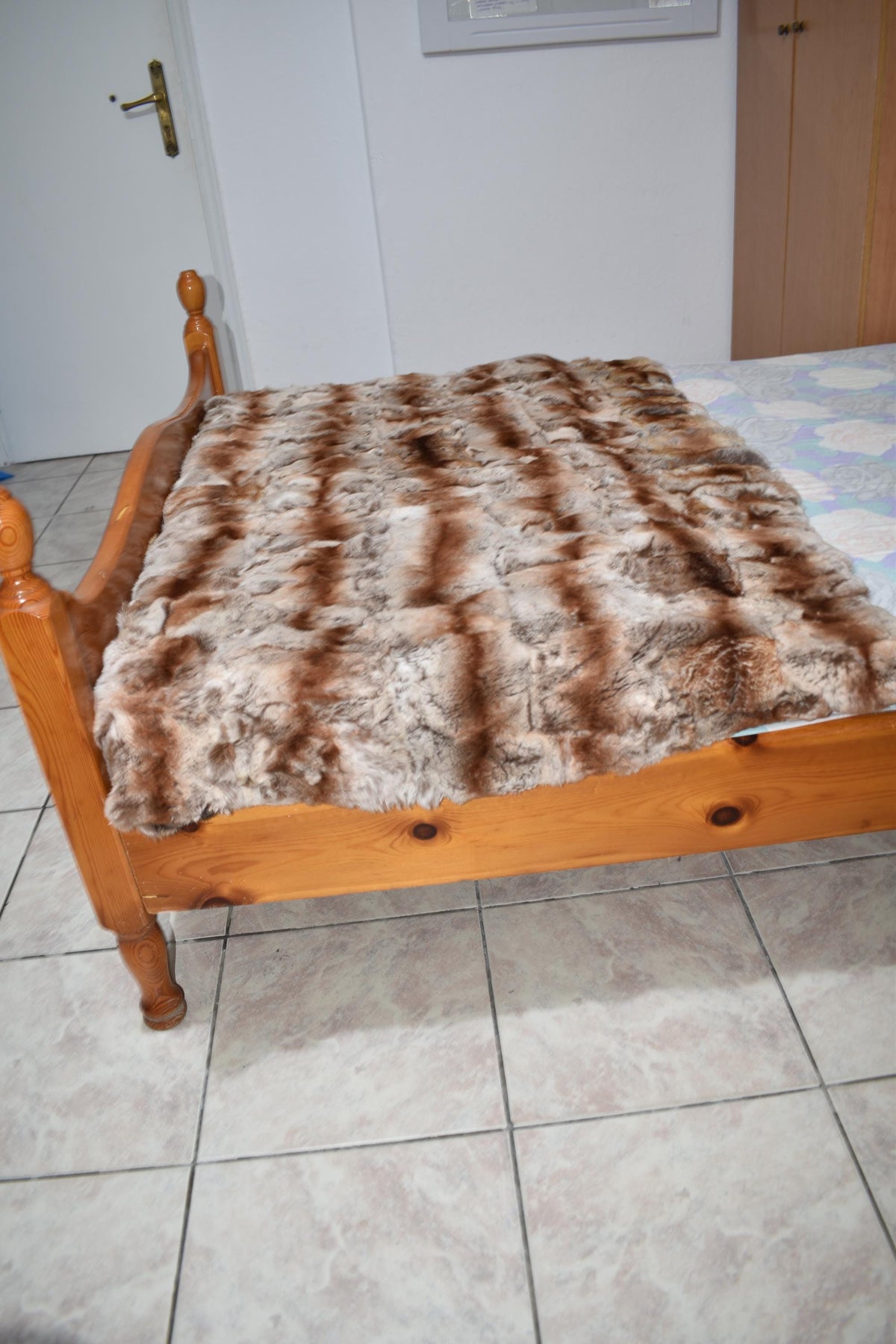 Luxury Rex Rabbit Fur Blanket: Cozy Beige Brown Throw